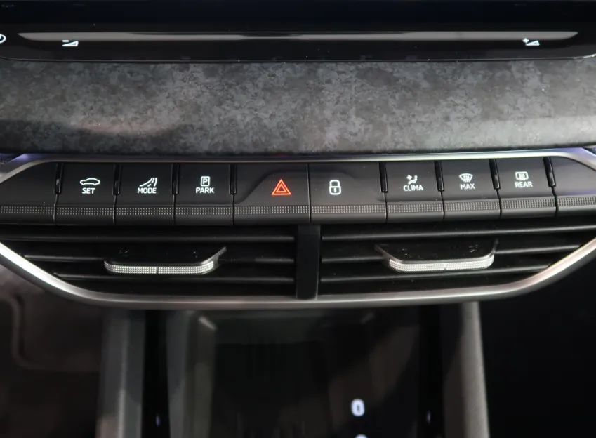Škoda Octavia EXCLUSIVE 1.5TSI M-HEV 110KW DSG TAŽNÉ CANTON