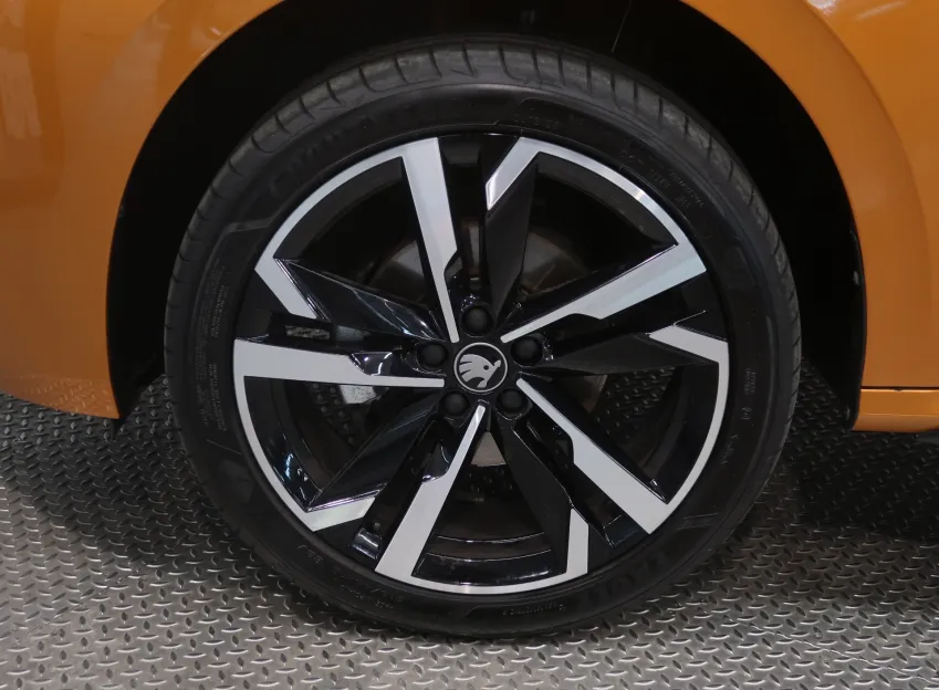Škoda Kamiq MONTE CARLO 1.5TSI 110KW TAŽNÉ PANORAMA