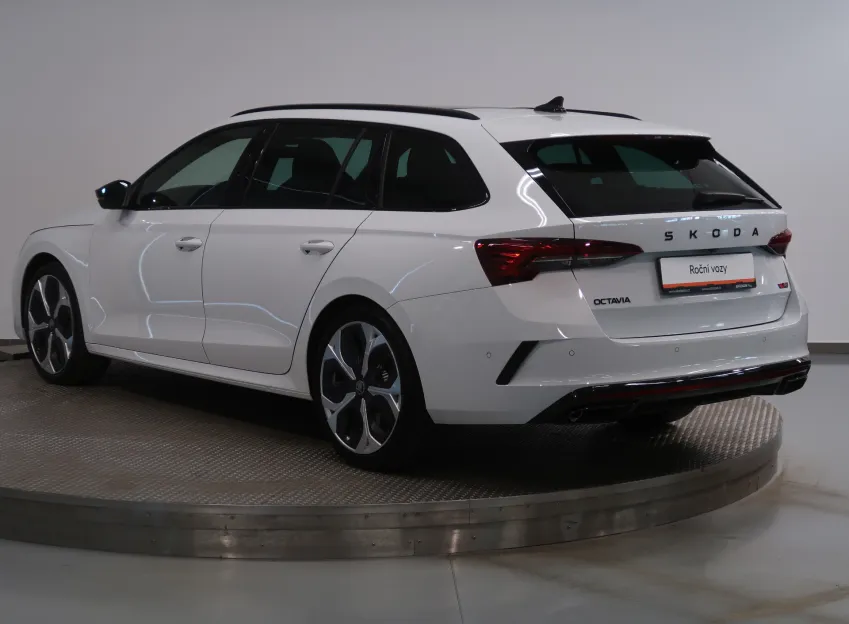 Škoda Octavia RS 2.0TSI 195KW DSG TAŽNÉ PANO CANTON