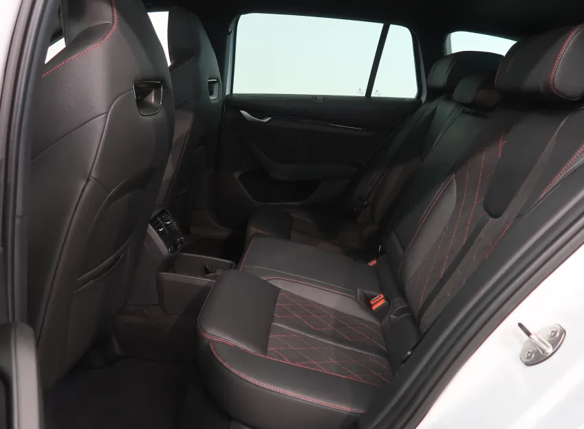 Škoda Octavia RS 2.0TSI 195KW DSG TAŽNÉ PANO CANTON