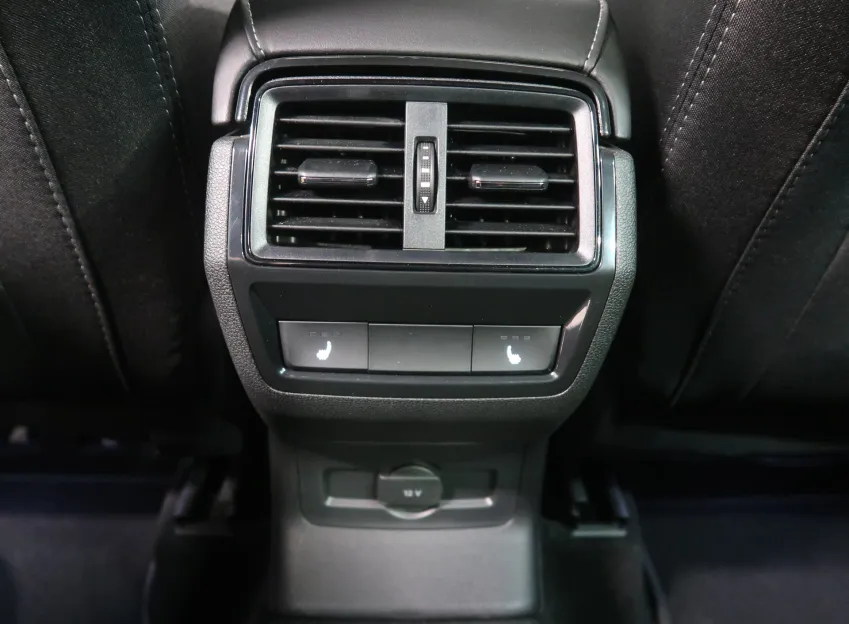 Škoda Karoq SPORTLINE 2.0TDI 110KW 4X4 DSG TAŽNÉ CANTON