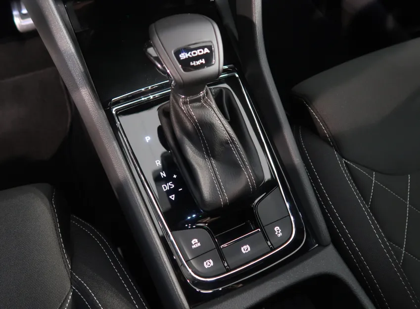 Škoda Karoq SPORTLINE 2.0TDI 110KW 4x4 DSG TAŽNÉ CANTON