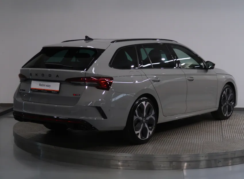 Škoda Octavia RS 2.0TSI 195KW DSG TAŽNÉ WEBASTO CANTON PANORAMA