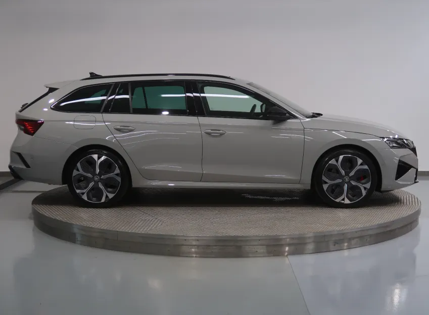 Škoda Octavia RS 2.0TSI 195KW DSG TAŽNÉ WEBASTO CANTON PANORAMA