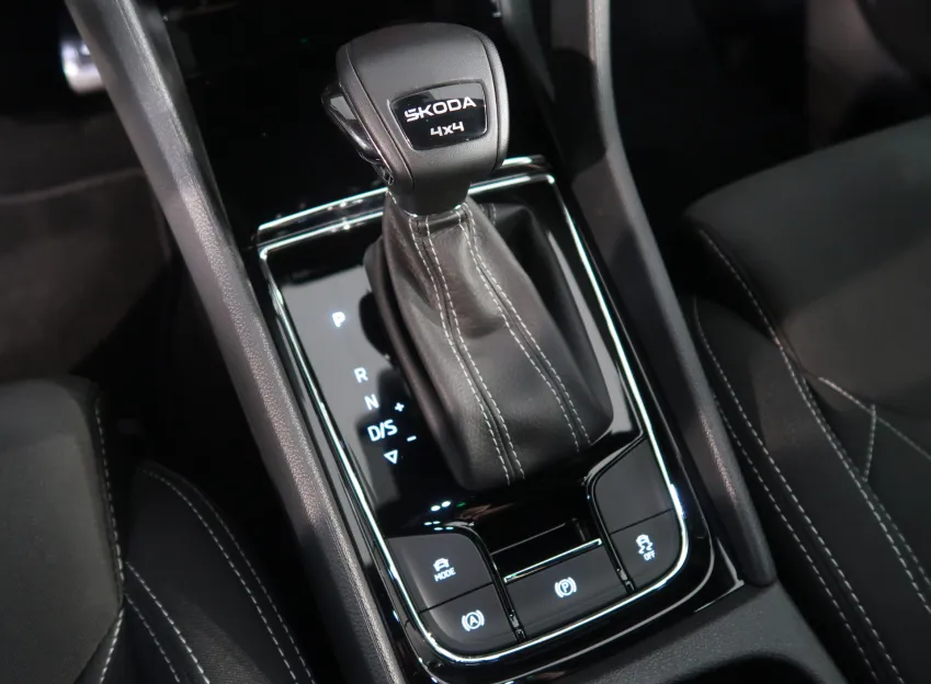 Škoda Karoq SPORTLINE 2.0TDI 110KW 4x4 DSG TAŽNÉ CANTON