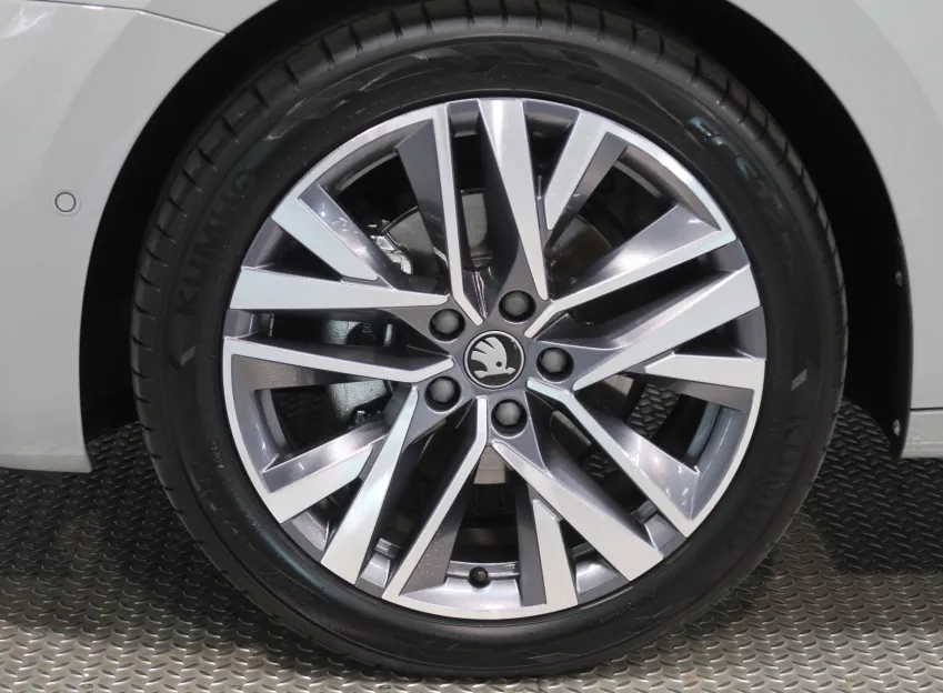 Škoda Octavia EXCLUSIVE 2.0TDI 110KW DSG PANORAMA CANTON