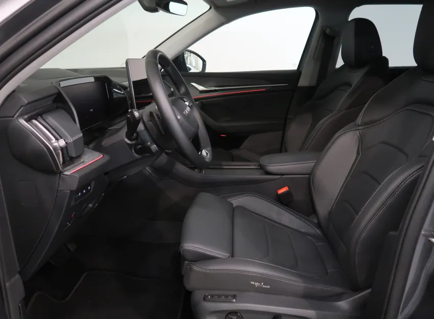 Škoda Kodiaq EXCLUSIVE 2.0TDI 142KW 4x4 DSG 7MÍST TAŽNÉ WEBASTO