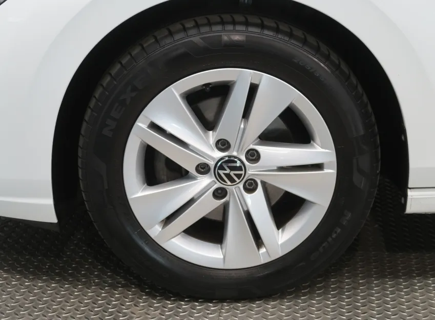 Volkswagen Golf LIFE VARIANT 1,5TSI 96KW LED ACC KAMERA