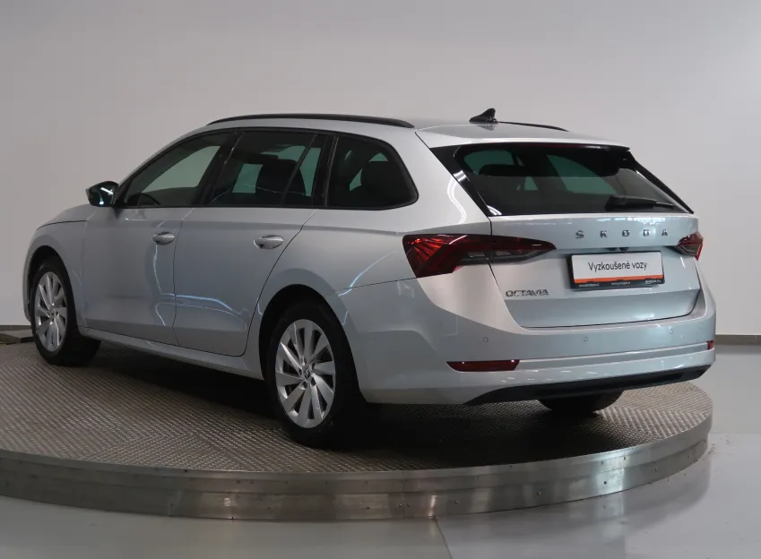 Škoda Octavia FRESH PLUS 1.5TSI 110KW ZÁRUKA
