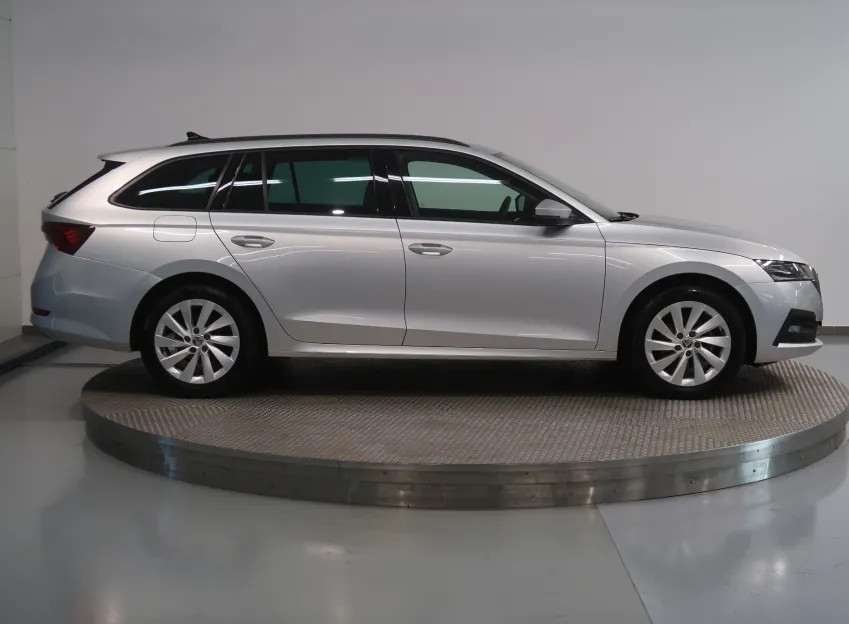 Škoda Octavia FRESH PLUS 1.5TSI 110KW ZÁRUKA