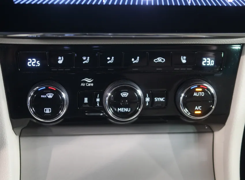 Škoda Superb L&K 2.0TSI 200KW DSG 4x4 TAŽNÉ