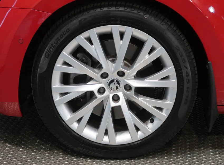 Škoda Superb L&K 2.0TSI 200KW DSG 4x4 TAŽNÉ