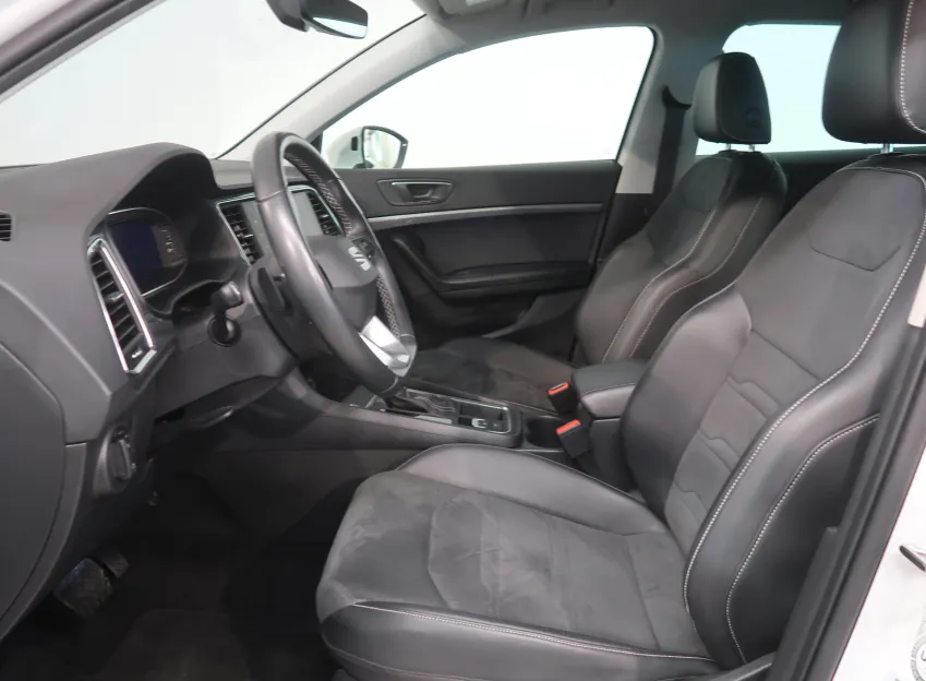 SEAT Ateca 2.0TDI 110KW TAŽNÉ NAVI