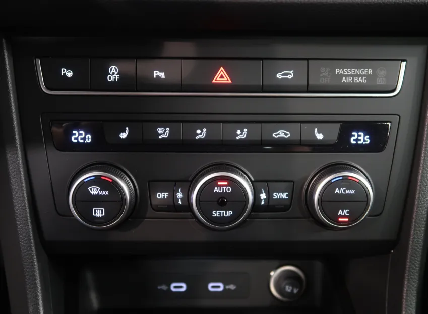 SEAT Ateca 2.0TDI 110KW TAŽNÉ NAVI