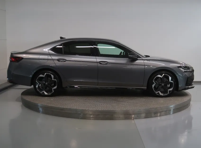 Škoda Superb SPORTLINE 2.0TDI 142KW 4x4 DSG WEBASTO TAŽNÉ CANTO