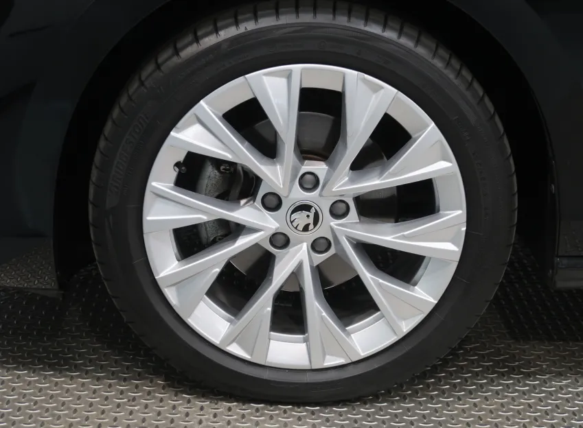 Škoda Superb SELECTION 2.0TDI 110KW DSG CANTON LED MATRIX