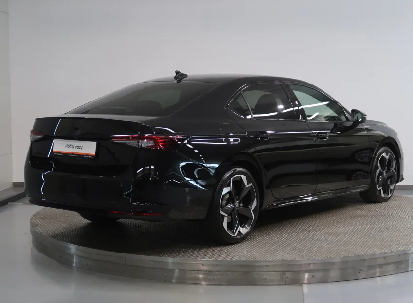 Škoda Superb SPORTLINE 2.0TDI 110KW DSG WEBASTO TAŽNÉ CANTON