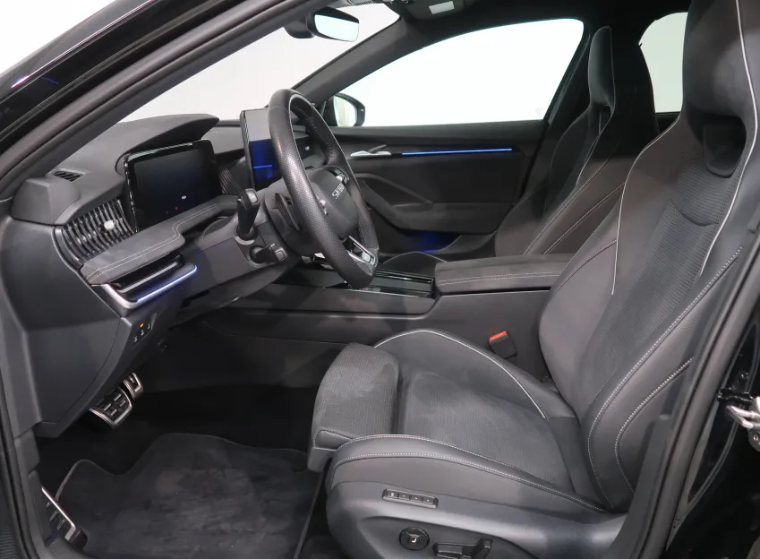 Škoda Superb SPORTLINE 2.0TDI 110KW DSG WEBASTO TAŽNÉ CANTON