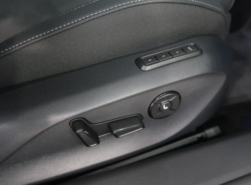 Škoda Superb SPORTLINE 2.0TDI 110KW DSG WEBASTO TAŽNÉ CANTON
