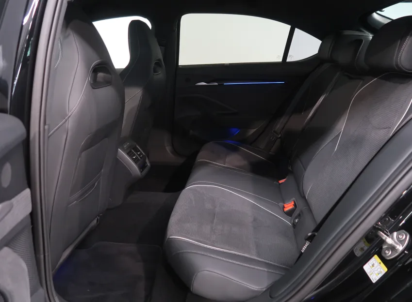 Škoda Superb SPORTLINE 2.0TDI 110KW DSG WEBASTO TAŽNÉ CANTON