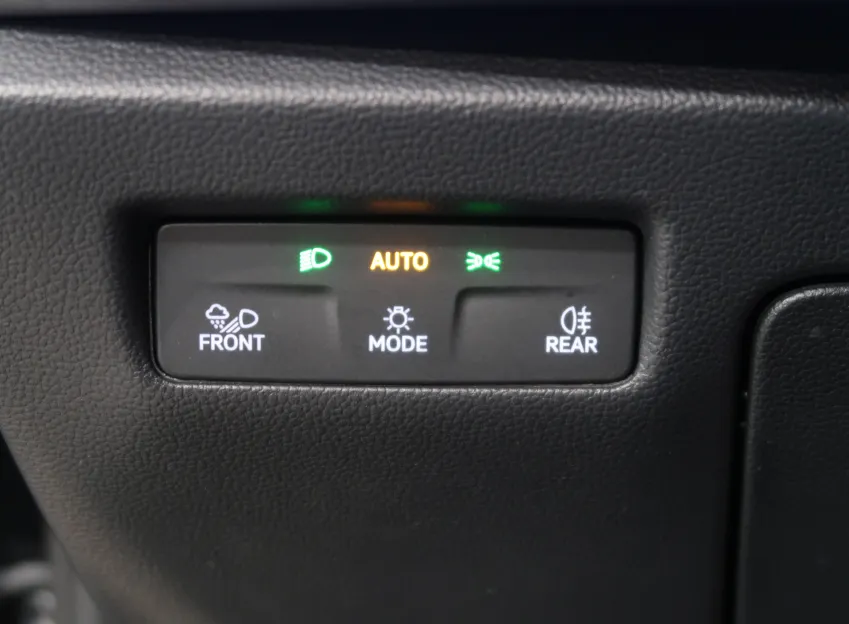 Škoda Superb SPORTLINE 2.0TDI 110KW DSG WEBASTO TAŽNÉ CANTON