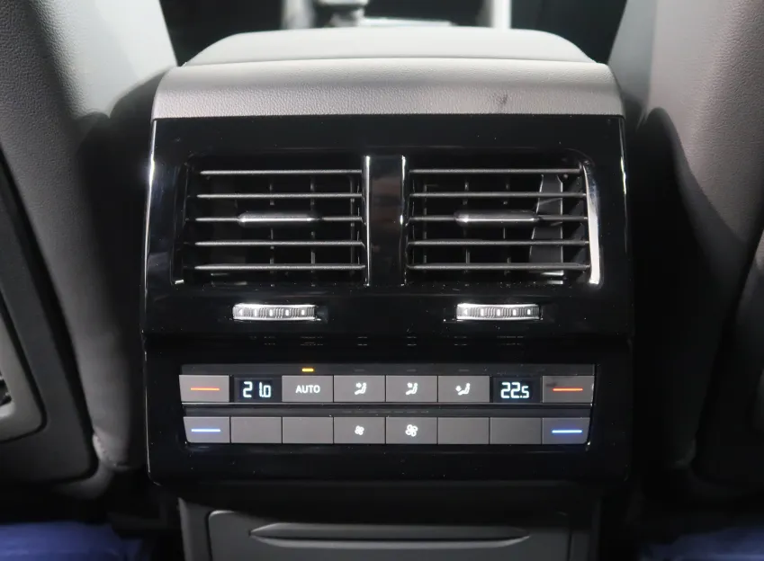 Volkswagen Touareg R-LINE V6 3,0TDI 170 KW 4MOTION