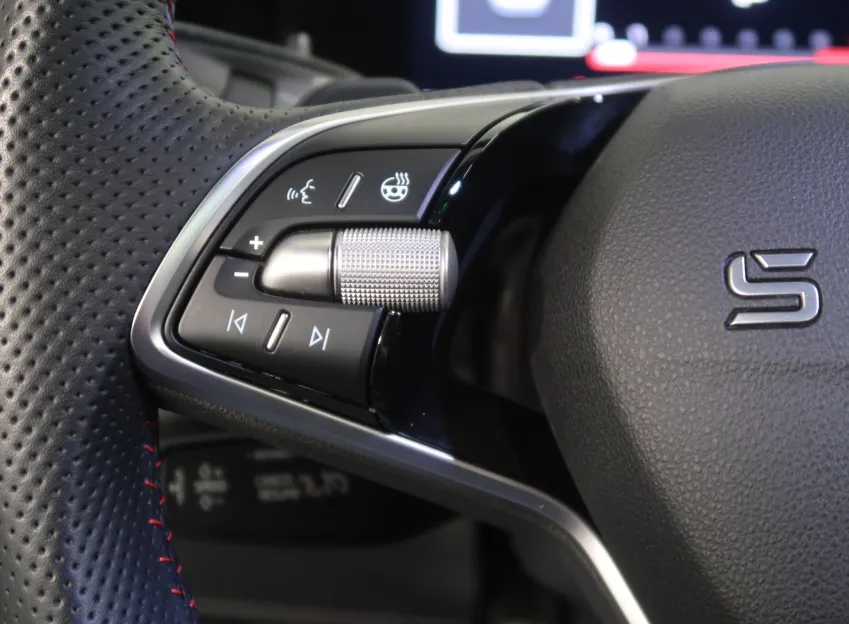Škoda Kodiaq RS 2.0TSI 195KW 4x4 DSG WEBASTO TAŽNÉ CANTON HUD P