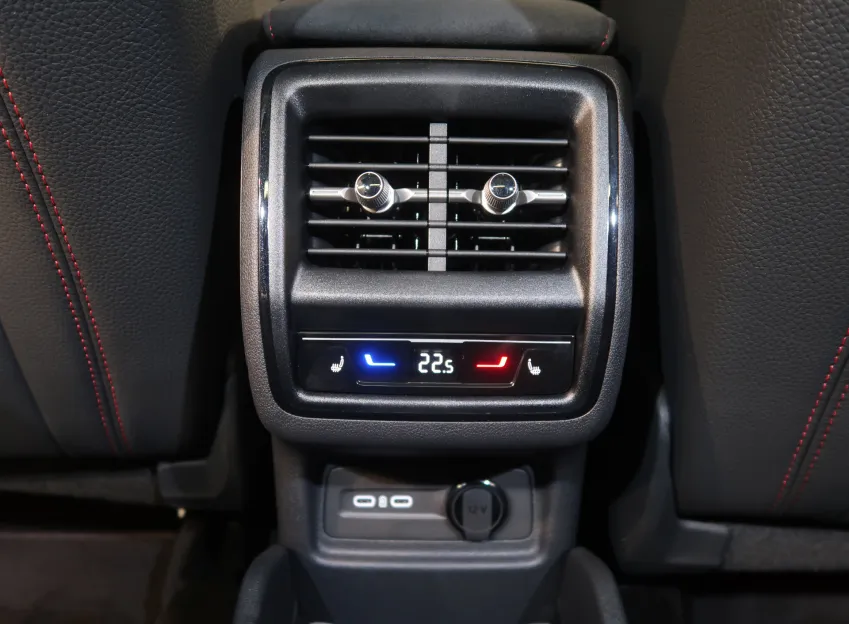 Škoda Kodiaq RS 2.0TSI 195KW 4x4 DSG WEBASTO TAŽNÉ CANTON HUD P