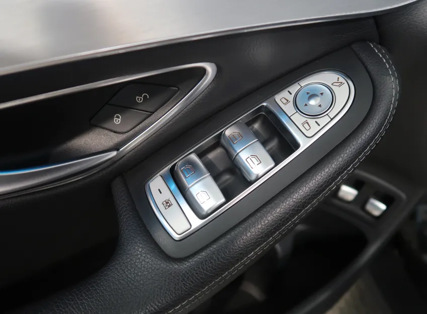 Mercedes-Benz GLC AMG 350D 190KW 4x4 TAŽNÉ BURMASTER NAVI WEBASTO
