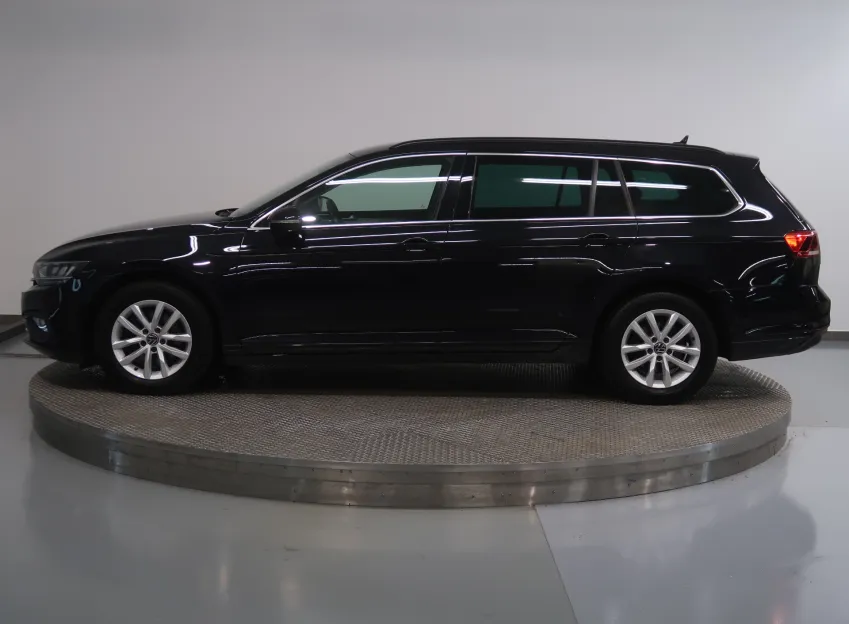 Volkswagen Passat BUSINESS PREMIUM 2.0TDI 110KW TAŽNÉ NAVI