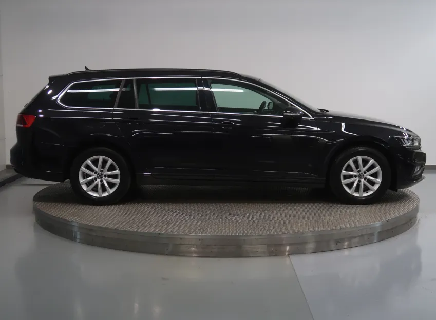 Volkswagen Passat BUSINESS PREMIUM 2.0TDI 110KW TAŽNÉ NAVI
