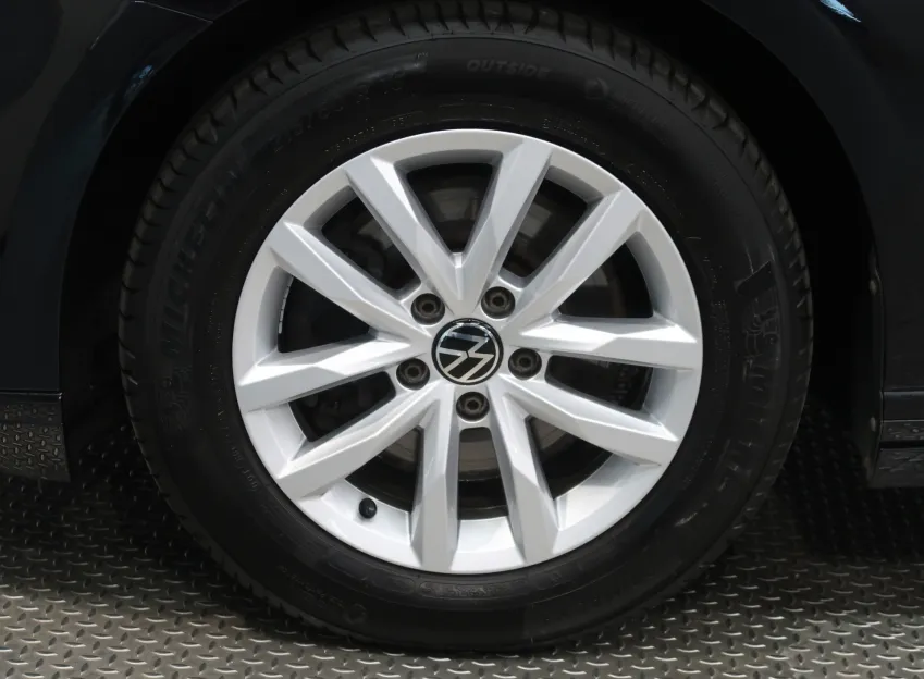 Volkswagen Passat BUSINESS PREMIUM 2.0TDI 110KW TAŽNÉ NAVI