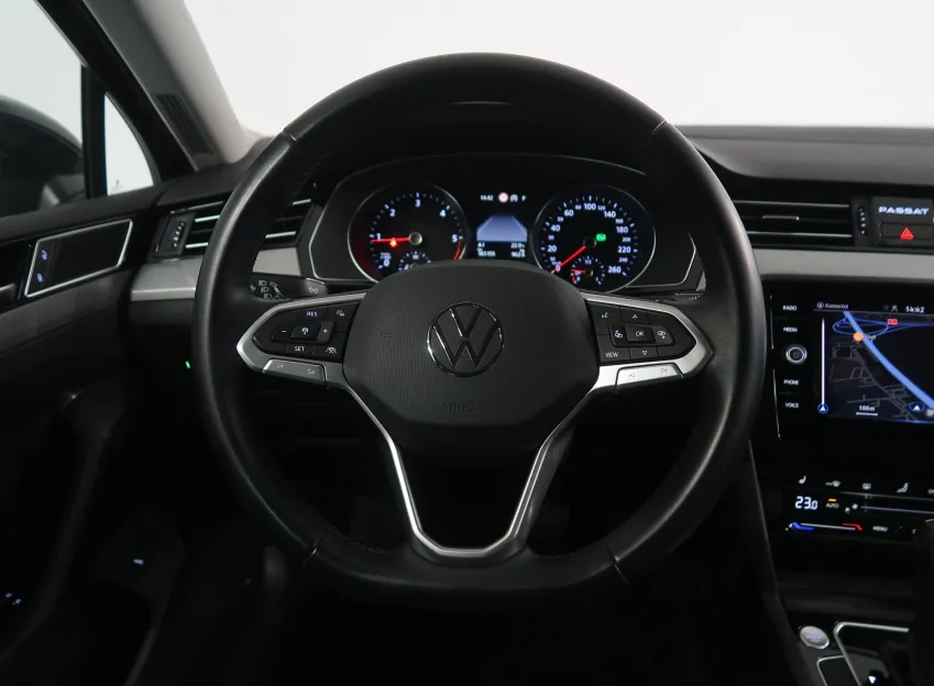 Volkswagen Passat BUSINESS PREMIUM 2.0TDI 110KW TAŽNÉ NAVI