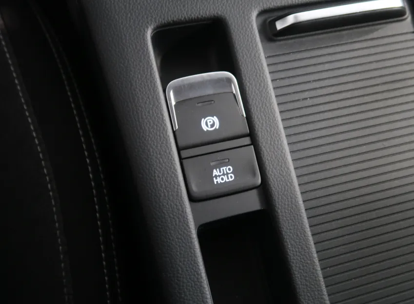 Volkswagen Passat BUSINESS PREMIUM 2.0TDI 110KW TAŽNÉ NAVI