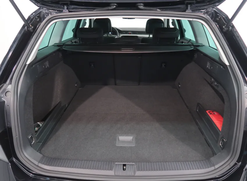 Volkswagen Passat BUSINESS PREMIUM 2.0TDI 110KW TAŽNÉ NAVI