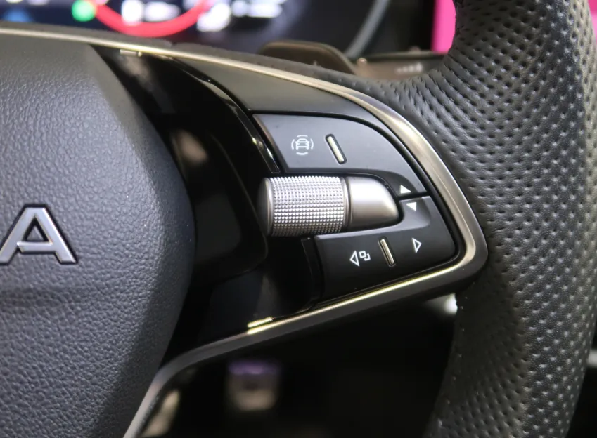 Škoda Octavia SPORTLINE 2.0TDI 110KW DSG TAŽNÉ NAVI